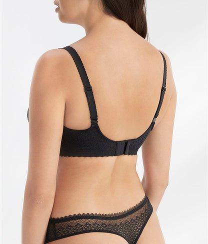 The Push-Up Without Padding Bra