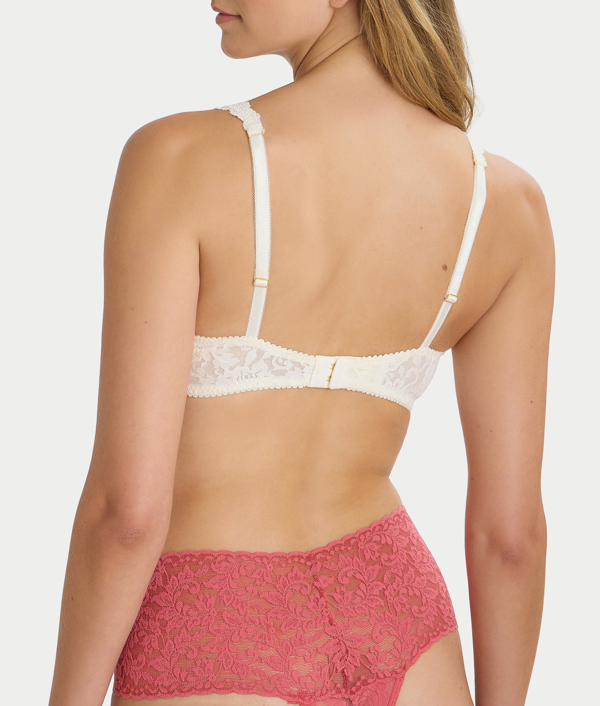 Signature Lace High Apex Bra