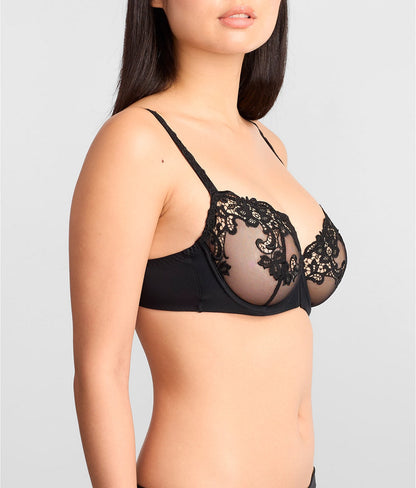 Saga Demi Bra