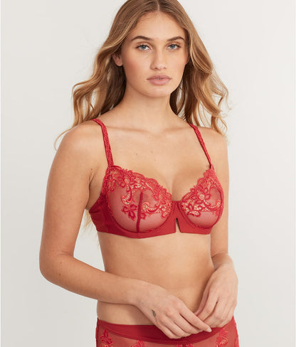 Saga Demi Bra