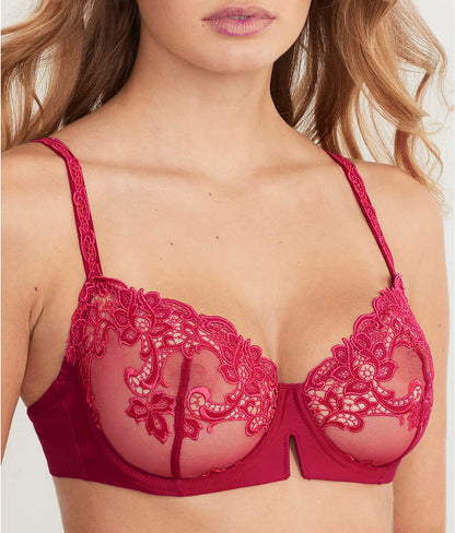 Saga Demi Bra